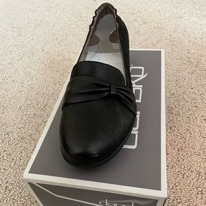Dansko slip-on feminine leather loafer black size EU42/US11 new in box